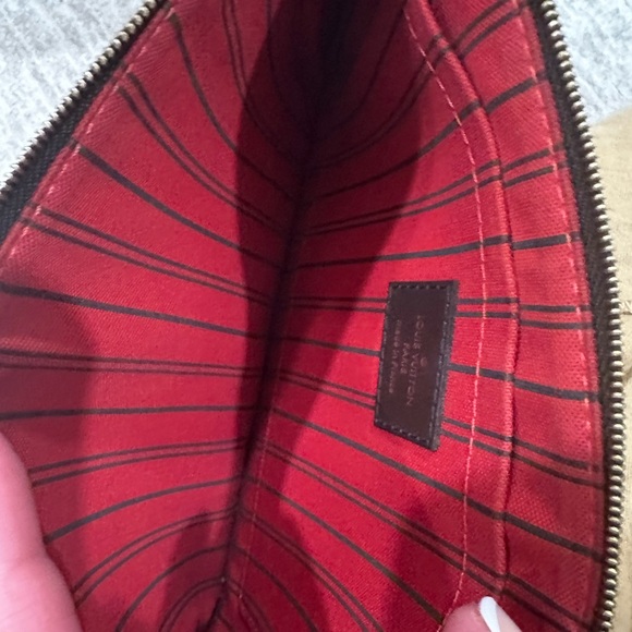 ✨💎BEAUTIFUL💎✨Louis Vuitton Damier Ebene Wristlet Pouch w/ Coa and dustbag - Picture 10 of 11